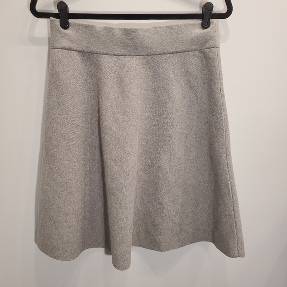 Ann Taylor Grey Knit Knee-Length Circle Skirt Size M - Picture 3 of 6